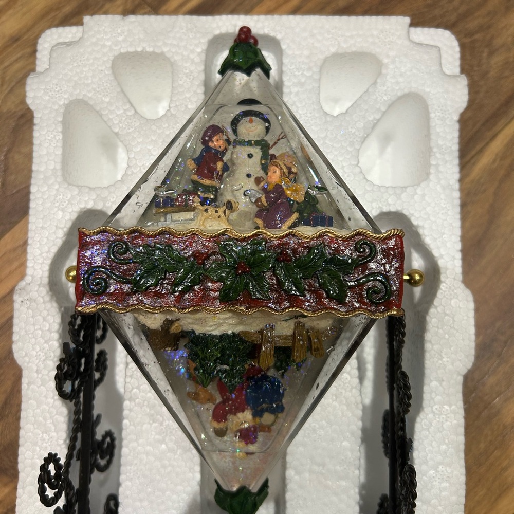 Kirkland Signature Rotating Pyramid Waterglobe with Red and Green Details - Picture 2 of 9